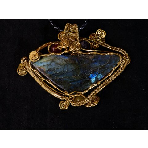 Anh&auml;nger No. 31 Jugendstil Labradorit in Messingdraht 60 g 95 mm