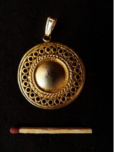 Replik 33 Anh&auml;nger kosmologische Figur Goldmuseum...