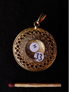 Replik 33 Anh&auml;nger kosmologische Figur Goldmuseum...