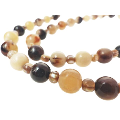 Hornkette Konstatin naturbraun polierte Horn- und Permuttperlen 180 cm = Code T