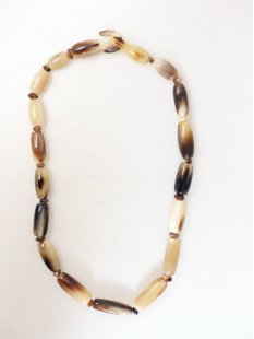 Hornkette Hanta gemasert poliert 55 cm - 50 %