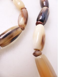 Hornkette Hanta gemasert poliert 55 cm - 50 %