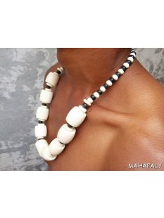 Knochenkette Kakeoma schwarz/wei&szlig; - 80 % reduziert