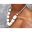 Knochenkette Kakeoma schwarz/wei&szlig; - 80 % reduziert