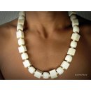 Knochenkette Kakerim = Code G