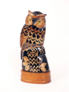 Hornfigur Waldohreule auf Sockel = Code H  12-14 cm