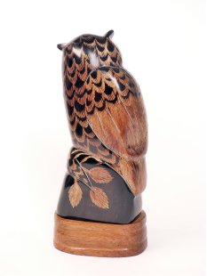 Hornfigur Waldohreule auf Sockel = Code H  12-14 cm