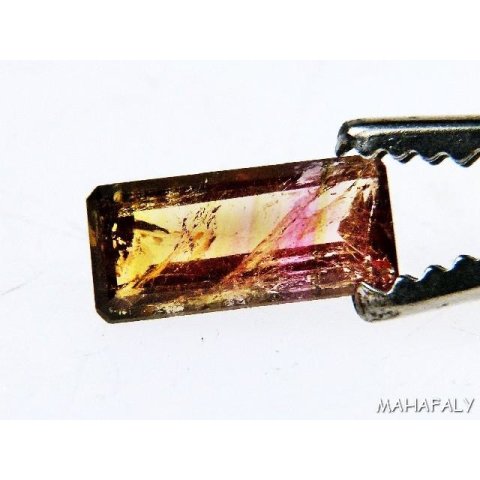 T003 polychromer Madagaskar Turmalin facettiert. 3,5 Carat.