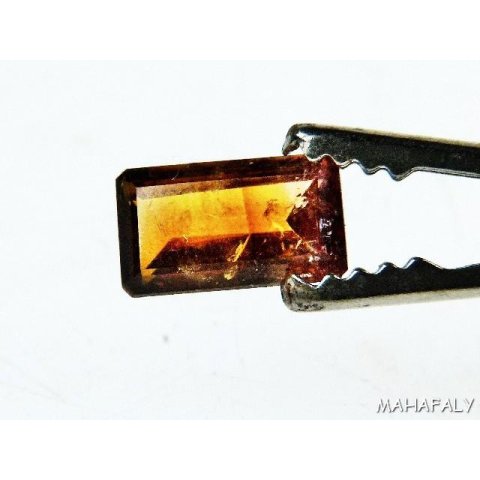 T004 polychromer Madagaskar Turmalin facettiert. 2,6 Carat.