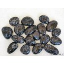 1 kg Handst&uuml;cken Handschmeichler Trommelstein Madagaskar Allalin Gabbro schwarz poliert