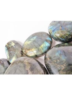 1 kg Handst&uuml;cken Handschmeichler Trommelstein Madagaskar Labradorit poliert