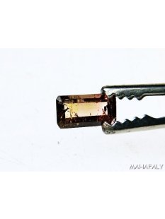 T005 polychromer Madagaskar Turmalin facettiert. 1,4 Carat.