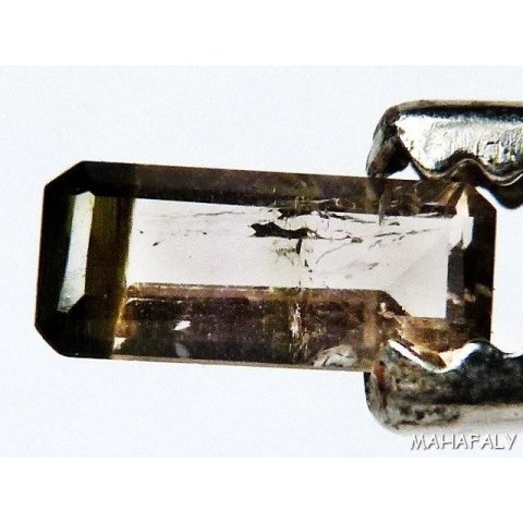 T009 polychromer Madagaskar Turmalin facettiert. 1,0 Carat.