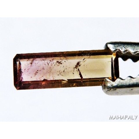 T015 polychromer Madagaskar Turmalin facettiert. 2,0 Carat.