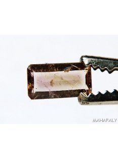 T016 polychromer Madagaskar Turmalin facettiert. 1,9 Carat.