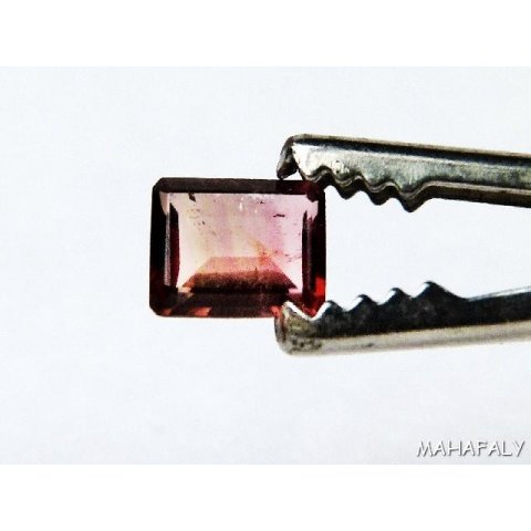 T017 polychromer Madagaskar Turmalin facettiert. 1,2 Carat.