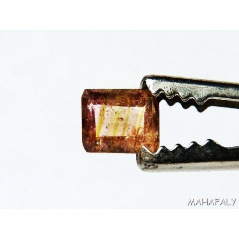 T034 polychromer Madagaskar Turmalin facettiert. 1,0 Carat.