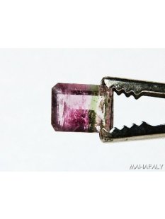 T056 polychromer Madagaskar Turmalin facettiert. 2,25 Carat.