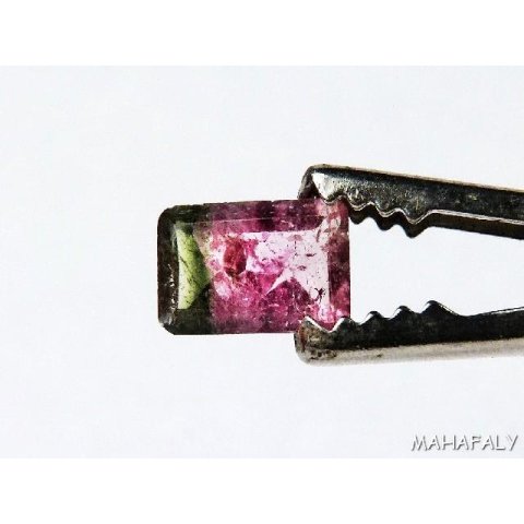 T057 polychromer Madagaskar Turmalin facettiert. 1,9 Carat.