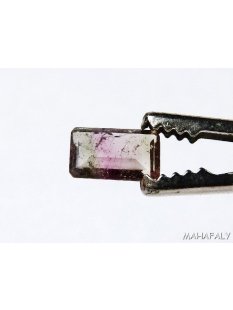 T076 polychromer Madagaskar Turmalin facettiert. 1,65 Carat.