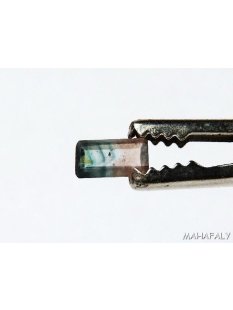 T089 polychromer Madagaskar Turmalin facettiert. 0,6 Carat.