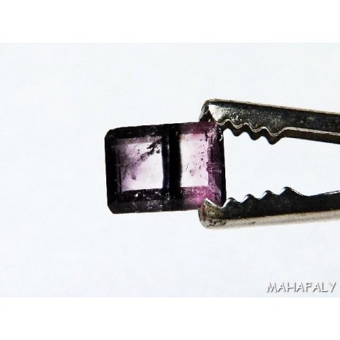 T093 polychromer Madagaskar Turmalin facettiert. 1,55 Carat.