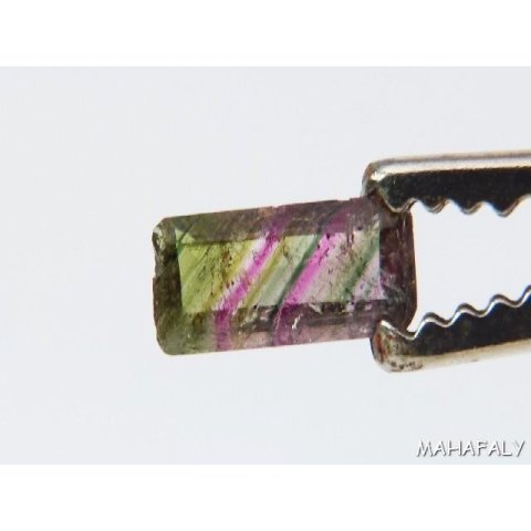 T103 polychromer Madagaskar Turmalin facettiert. 1,35 Carat.