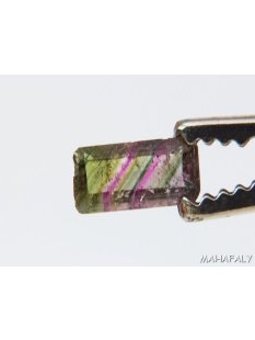T103 polychromer Madagaskar Turmalin facettiert. 1,35 Carat.