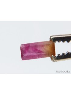 T104 polychromer Madagaskar Turmalin facettiert. 1,3 Carat.