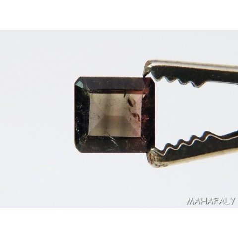 T111 polychromer Madagaskar Turmalin facettiert. 2,15 Carat.