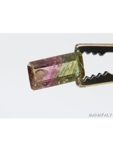 T112 polychromer Madagaskar Turmalin facettiert. 1,8 Carat.