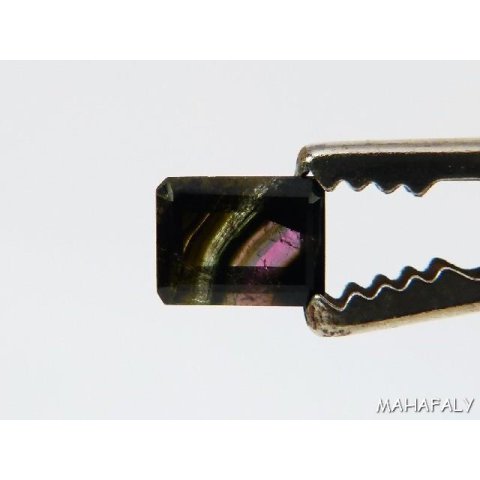 T114 polychromer Madagaskar Turmalin facettiert. 1,25 Carat.