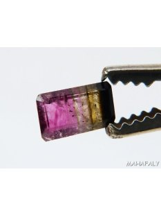 T122 polychromer Madagaskar Turmalin facettiert. 1,4 Carat.