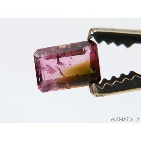 T123 polychromer Madagaskar Turmalin facettiert. 1,85 Carat.