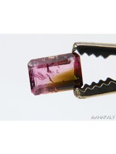T123 polychromer Madagaskar Turmalin facettiert. 1,85 Carat.