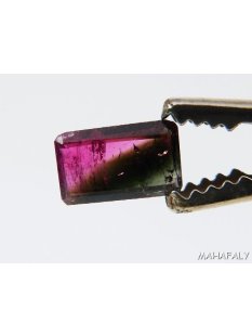 T125 polychromer Madagaskar Turmalin facettiert. 1,70 Carat.