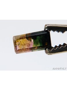 T126 polychromer Madagaskar Turmalin facettiert. 2,25 Carat.