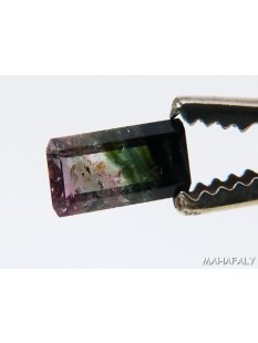 T131 polychromer Madagaskar Turmalin facettiert. 2,10 Carat.