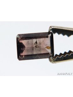 T134 polychromer Madagaskar Turmalin facettiert. 2,45 Carat.