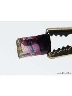 T135 polychromer Madagaskar Turmalin facettiert. 1,45 Carat.