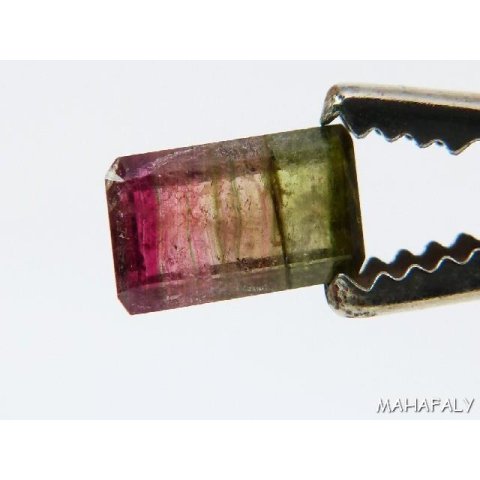 T140 polychromer Madagaskar Turmalin facettiert. 2,15 Carat.