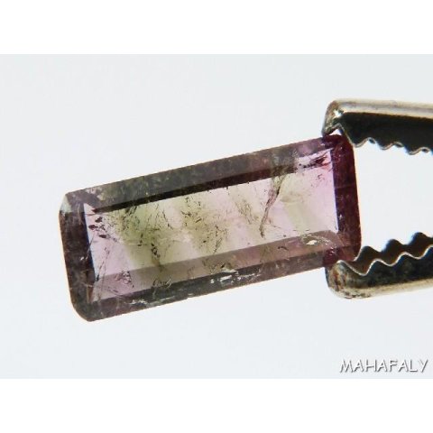 T147 polychromer Madagaskar Turmalin facettiert. 2,80 Carat.