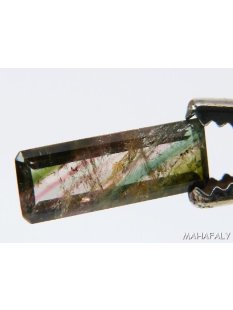 T151 polychromer Madagaskar Turmalin facettiert. 3,60 Carat.