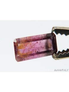 T164 polychromer Madagaskar Turmalin facettiert. 3,00 Carat.