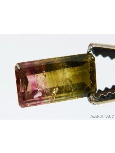 T168 polychromer Madagaskar Turmalin facettiert. 4,90 Carat.