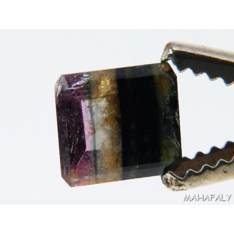 T174 polychromer Madagaskar Turmalin facettiert. 4,00 Carat.