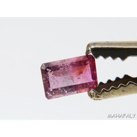 T181 Rubellit Madagaskar Turmalin facettiert. 1,35 Carat.