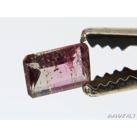 T191 polychromer Madagaskar Turmalin facettiert. 1,50 Carat.