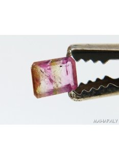 T193 polychromer Madagaskar Turmalin facettiert. 1,00 Carat.