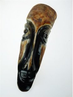Hornfigur Maske und Trinkhorn. ETHNO 29 cm = Code E